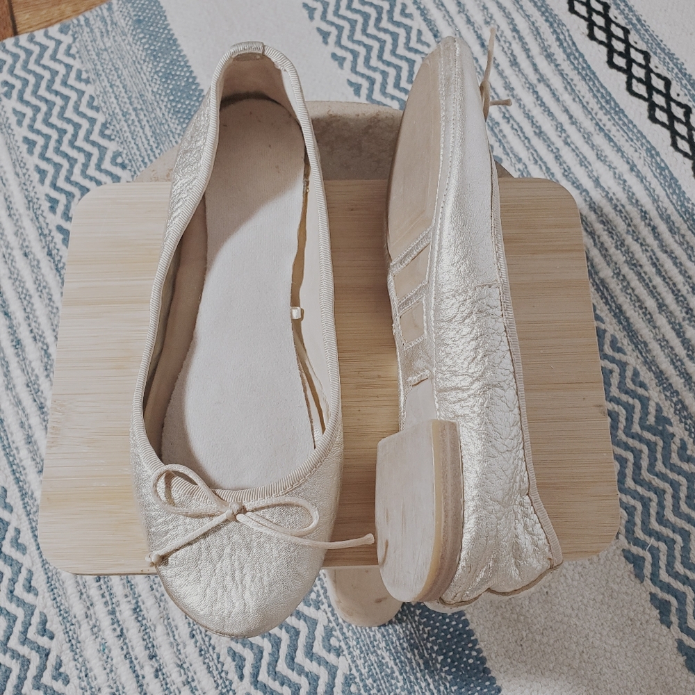 Vintage Y2K Zara Bow Tie Front Ballet Flats in Metallic Cream